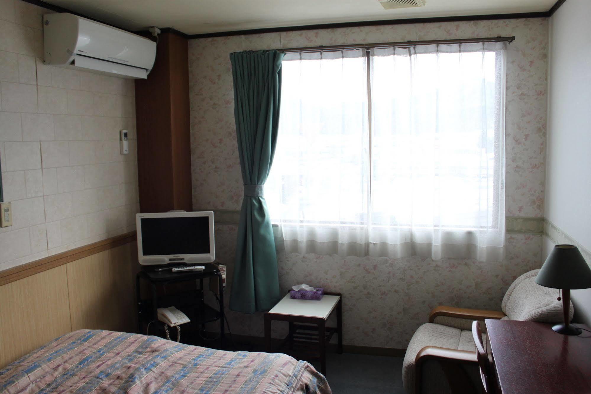 פוג'יושידה Business Hotel Fujimi מראה חיצוני תמונה